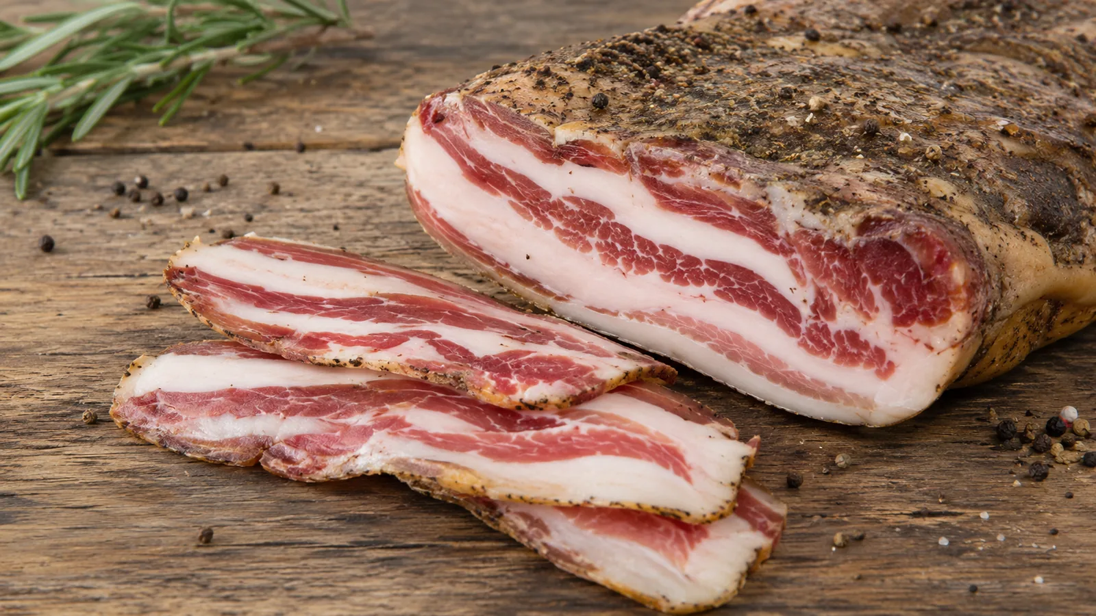 Pancetta protéine : combien de g pour 100g et calories