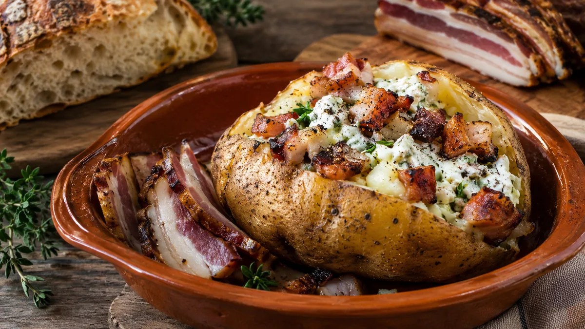 Pomme de terre corse farcie au brocciu et à la panzetta